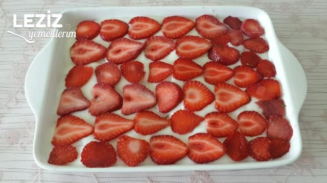Çilekli Kedidili Pastası
