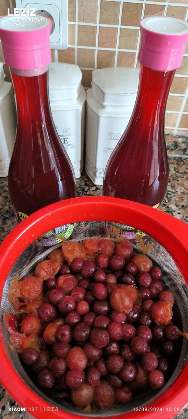 Erik Vişne İle Meyve Suyu Ve Pestil Sarması
