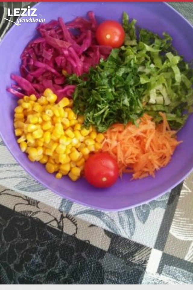 Mor Lahana Salatası Yapımı