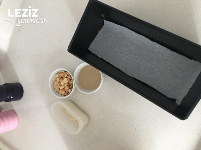 Yer Fıstıklı Tahinli Kek