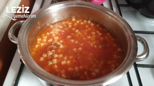 Kıymalı Domates Soslu Makarna Çorbası