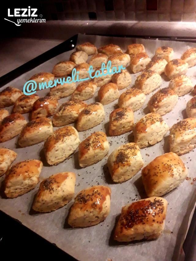 Kıyır Kıyır Haşhaşlı Cevizli Kurabiye