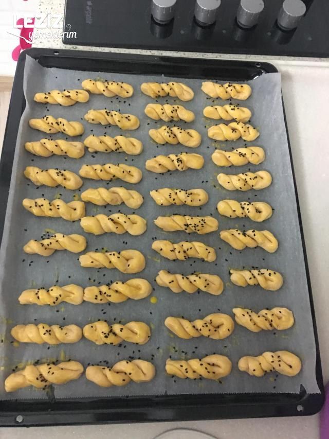 Tuzlu Pastane Kurabiyesi Nasıl Yapılır