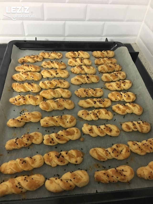 Tuzlu Pastane Kurabiyesi Nasıl Yapılır