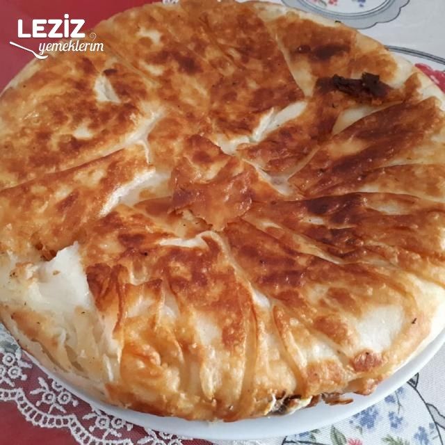 Nefis Peynirli Tava Böreği