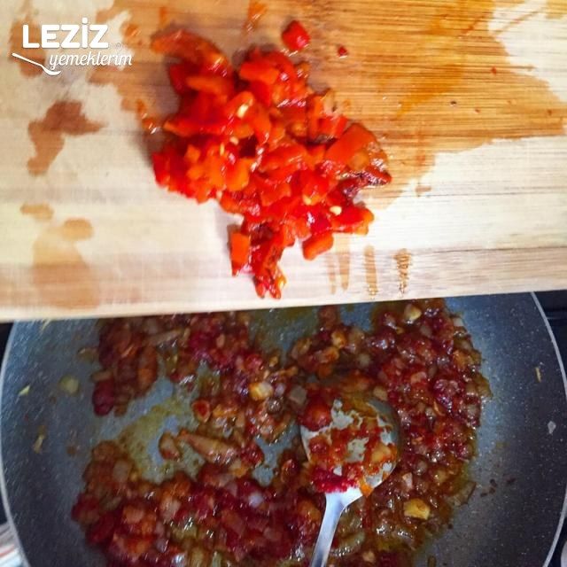 Yumurta-yı Hümayun Benzeri Soğanlı Salçalı Tarçınlı Yumurta