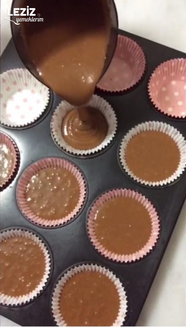 Bitter Çikolatalı Vişneli Kapkek