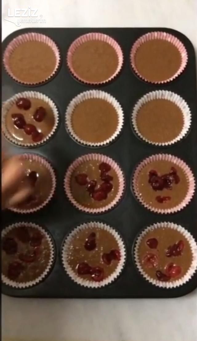 Bitter Çikolatalı Vişneli Kapkek