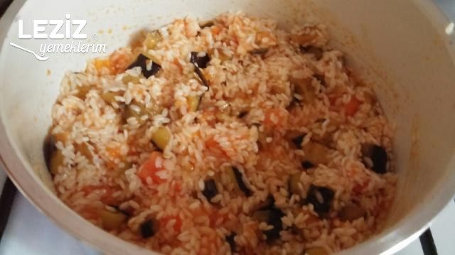 Patlıcanlı Domatesli Pirinç Pilavı