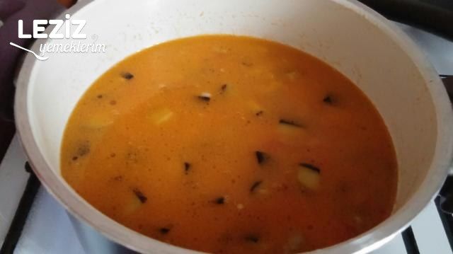 Patlıcanlı Domatesli Pirinç Pilavı