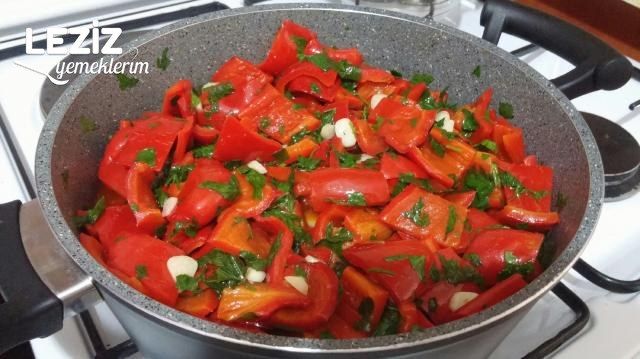 Yağlı Kırmızı Biber Turşusu Tarifi