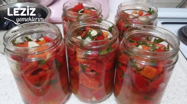 Yağlı Kırmızı Biber Turşusu Tarifi