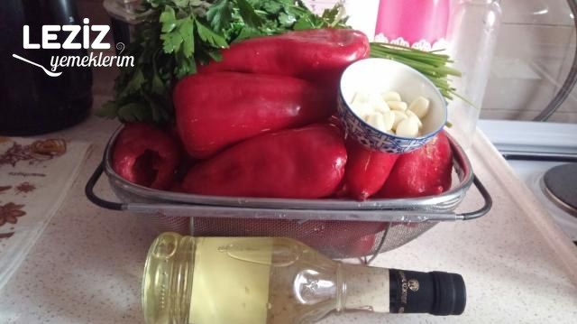 Yağlı Kırmızı Biber Turşusu Tarifi