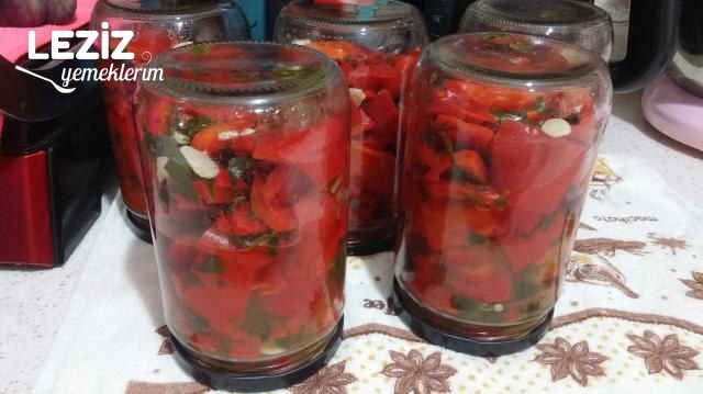 Yağlı Kırmızı Biber Turşusu Tarifi