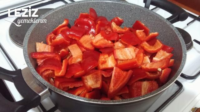 Yağlı Kırmızı Biber Turşusu Tarifi