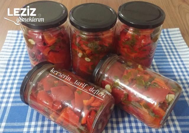 Yağlı Kırmızı Biber Turşusu Tarifi