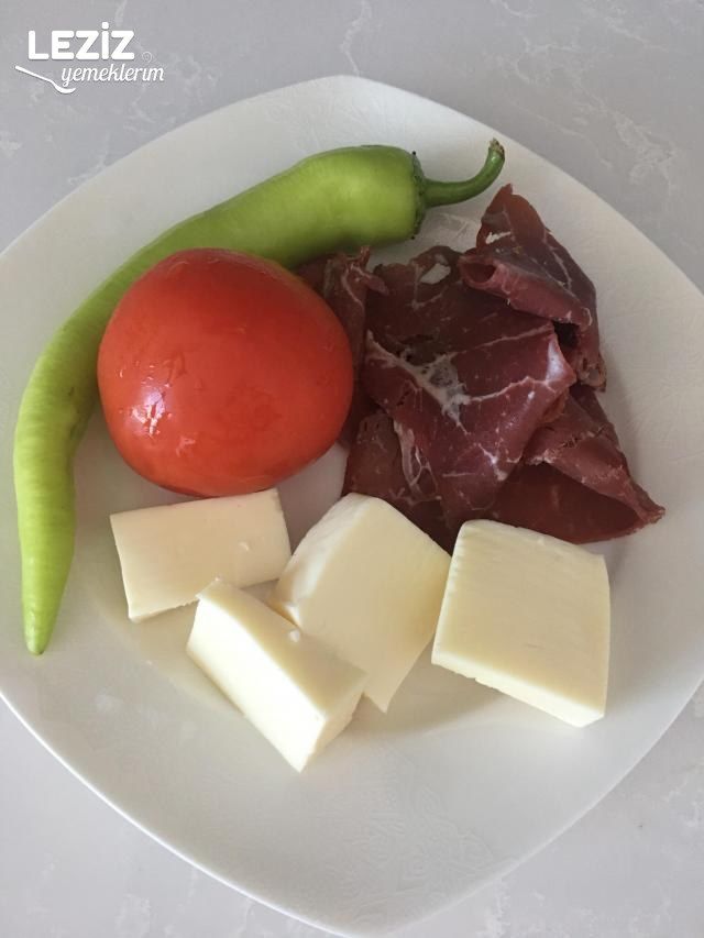 Pastırmalı Kaşarlı Yumurta