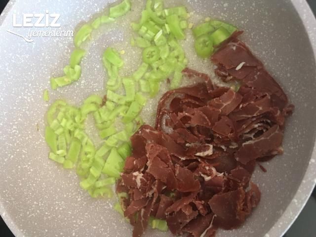 Pastırmalı Kaşarlı Yumurta