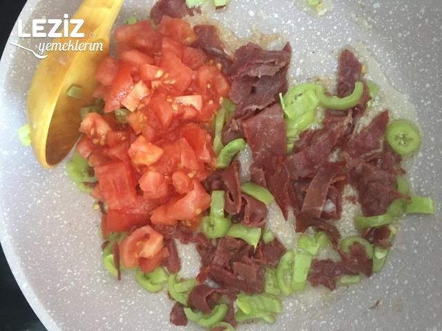 Pastırmalı Kaşarlı Yumurta