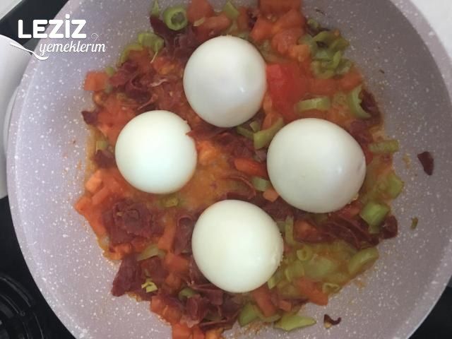 Pastırmalı Kaşarlı Yumurta
