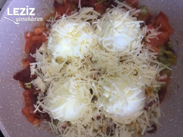 Pastırmalı Kaşarlı Yumurta