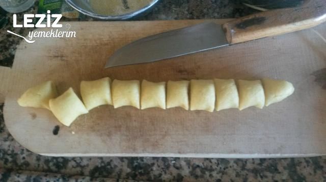 Vanilyalı Kesme İrmik Tatlısı