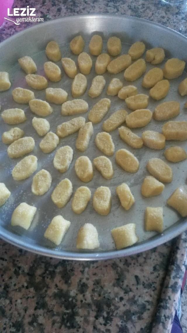 Vanilyalı Kesme İrmik Tatlısı