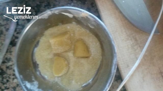 Vanilyalı Kesme İrmik Tatlısı