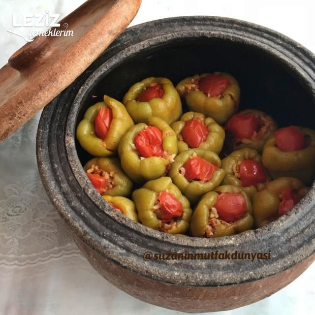 Güveçte Etli Biber Dolması