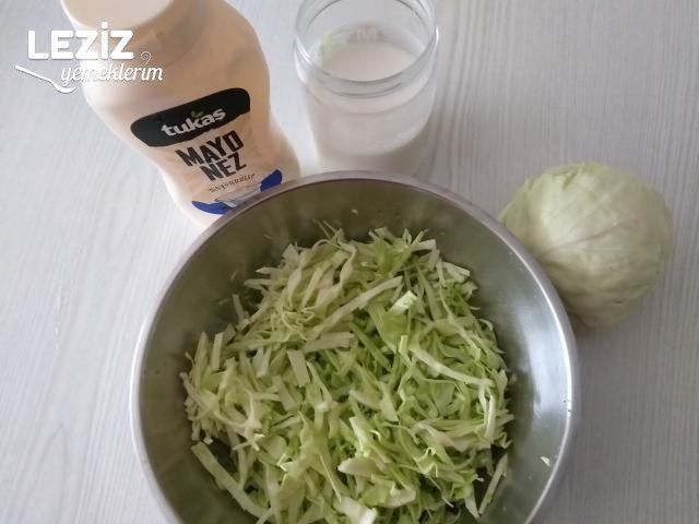 Yoğurtlu Beyaz Lahana Salatası