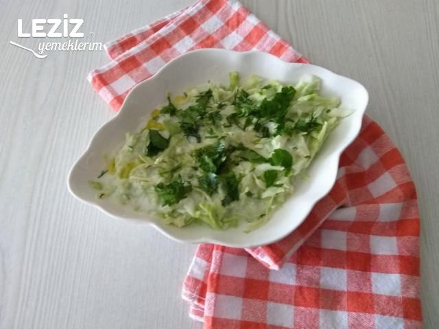 Yoğurtlu Beyaz Lahana Salatası