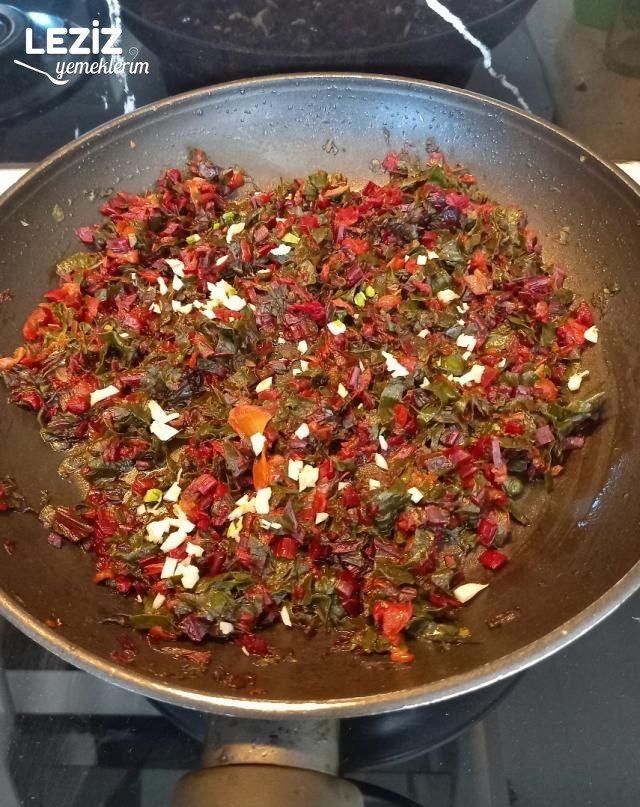 Kırmızı Pancar Yaprağı Kavurması