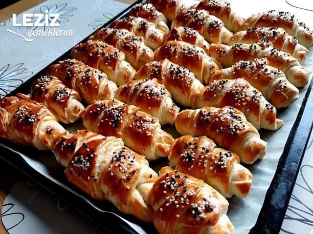 Pastahane Tadında Peynirli Katmer Poğaça