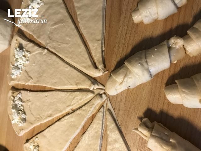 Pastahane Tadında Peynirli Katmer Poğaça