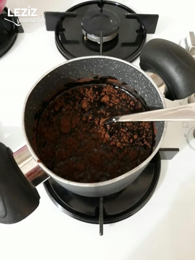 Islak Kek (Aşama Aşama Anlatım)