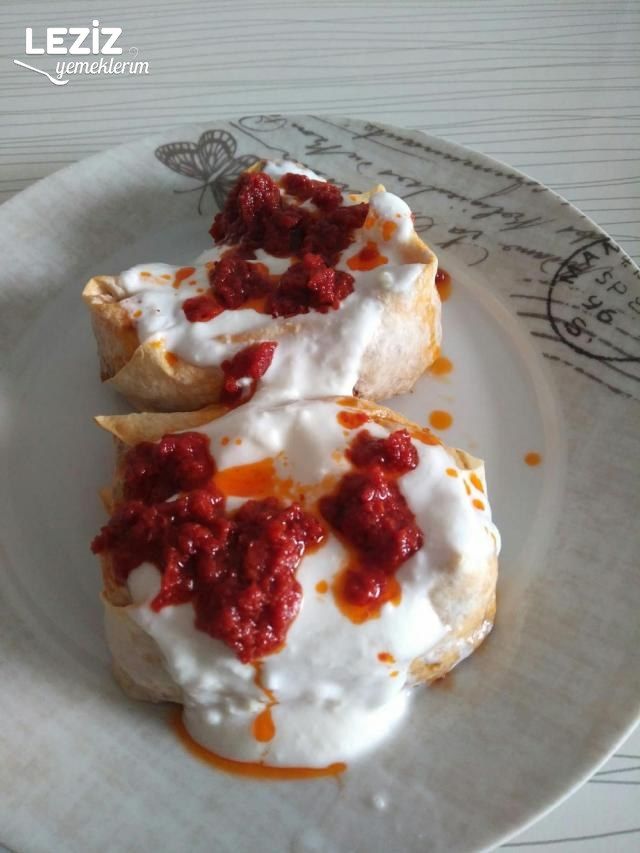 Kıymalı Soslu Gül Böreği