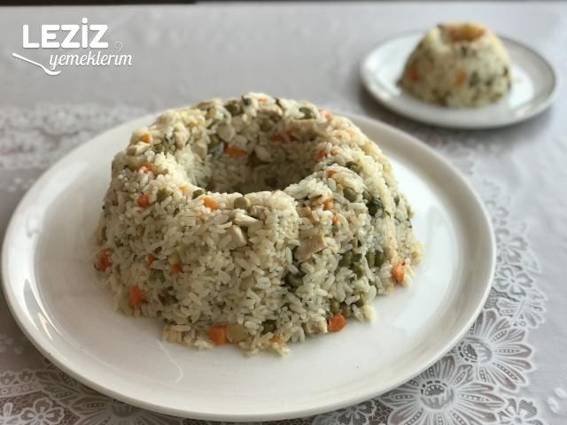 Tavuklu Garnitürlü Pirinç Pilavı