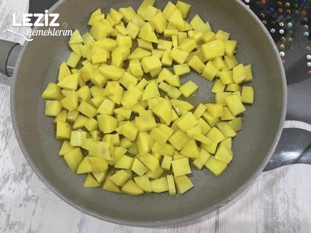 Kahvaltılık Patatesli Kaşarlı Yumurta