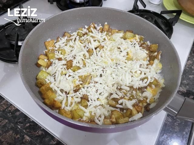 Kahvaltılık Patatesli Kaşarlı Yumurta