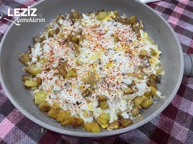 Kahvaltılık Patatesli Kaşarlı Yumurta