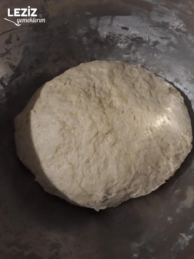 Peynirli Ve Kıymalı Kır Pidesi