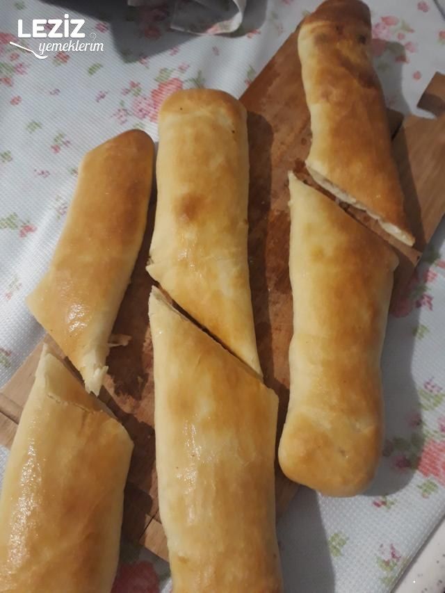 Peynirli Ve Kıymalı Kır Pidesi
