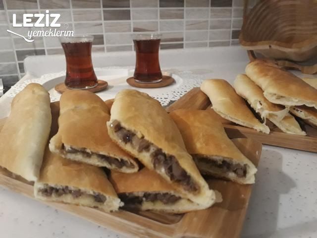 Peynirli Ve Kıymalı Kır Pidesi