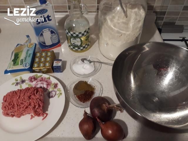 Peynirli Ve Kıymalı Kır Pidesi