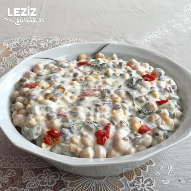 Yoğurtlu Bakliyat Salatası