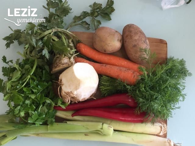 Sağlıklı Bol Sebzeli Yoğurtlu Patates Salatası