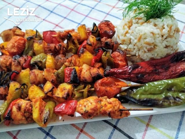Fırında Sebzeli Tavuk Şiş
