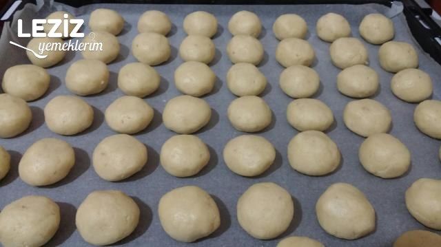 Yedikçe Yediren Ağızda Dağılan Susamlı Kurabiye