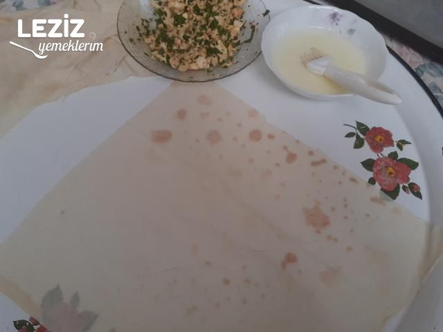 Dışı Çıtır İçi Yumuşak Midye Börek Tarifi