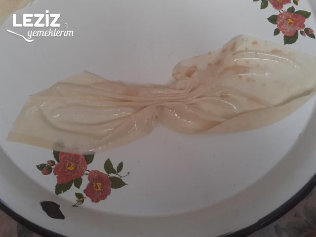 Dışı Çıtır İçi Yumuşak Midye Börek Tarifi